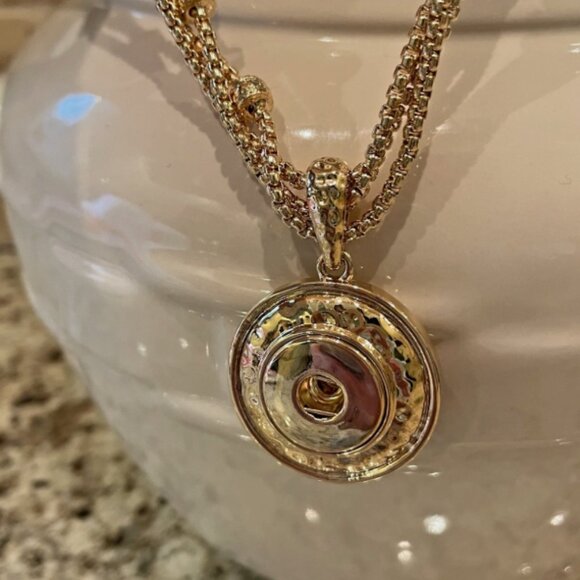 Magnolia and Vine Gold Tone Necklace - Holds one 20mm "original size" snap (NIC) - Picture 4 of 9
